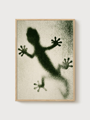 Gecko Silhouette Wall Art poster in oak frame